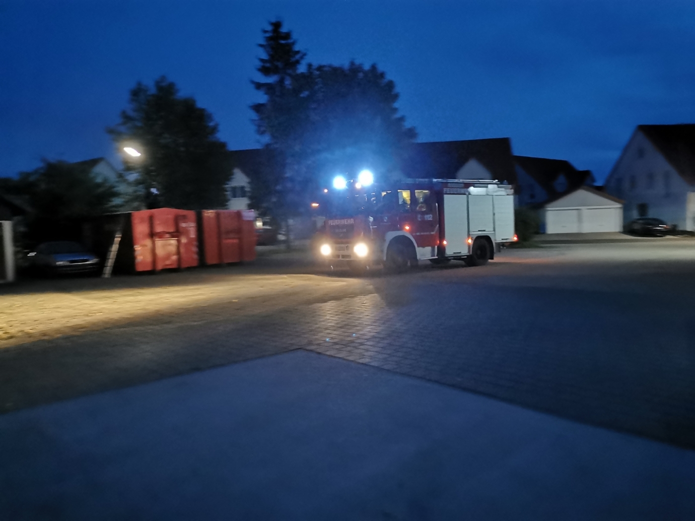 Einsatzuebungen, Garagenbrand