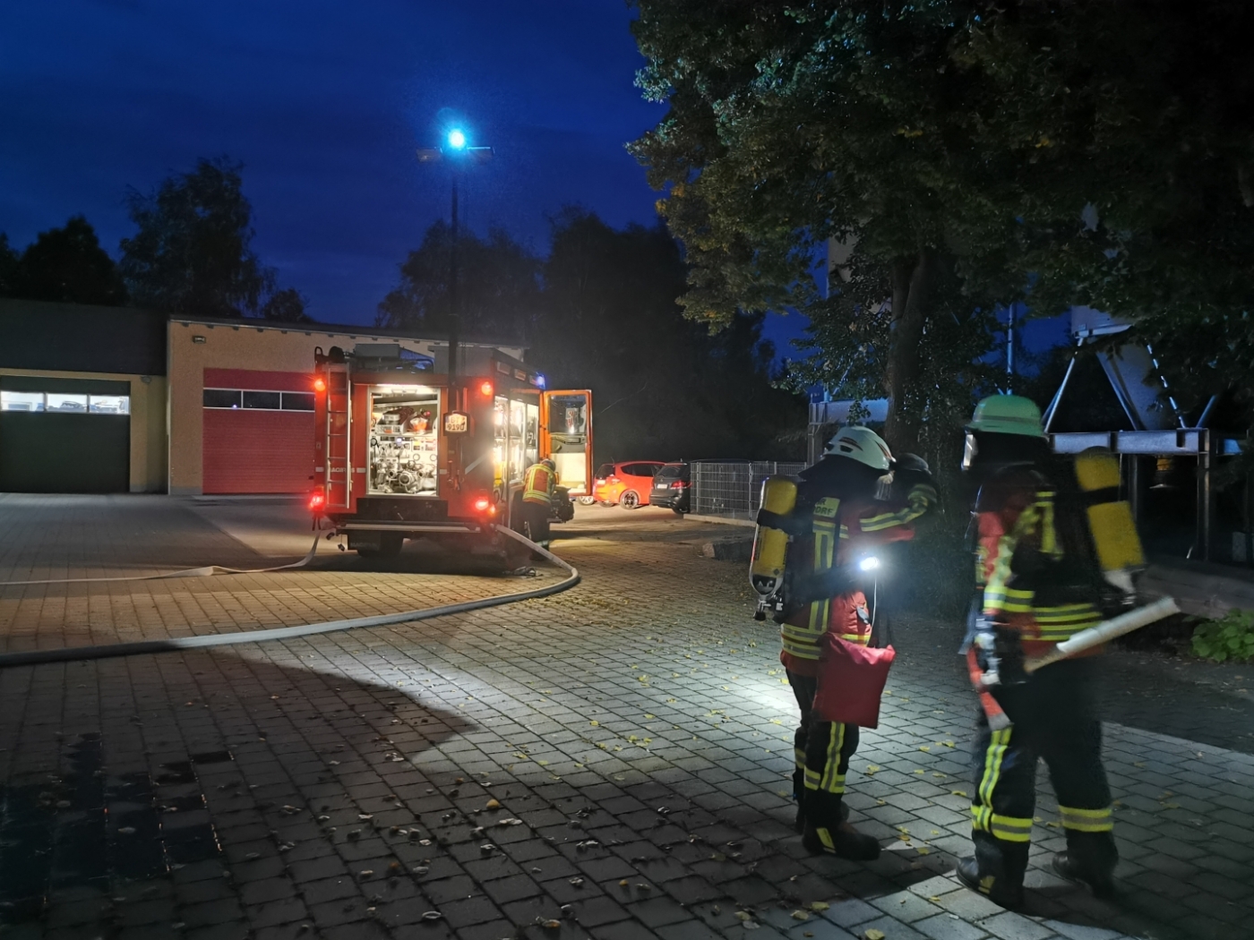 Einsatzuebungen, Garagenbrand