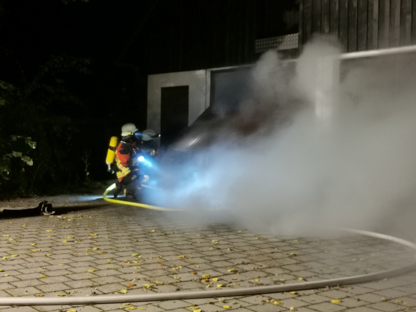 Einsatzuebungen, Garagenbrand
